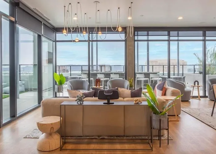 Boulevard Modern Highrise Stu Sky Pool Parking Gym 07 Apartment