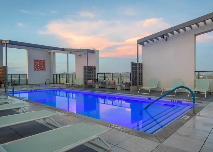 Apartment Boulevard Modern Highrise Stu Sky Pool Parking Gym 07 *