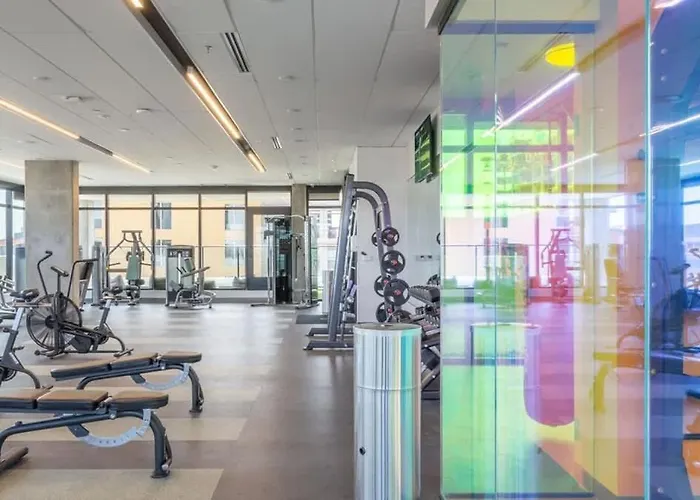 Boulevard Modern Highrise Stu Sky Pool Parking Gym 07